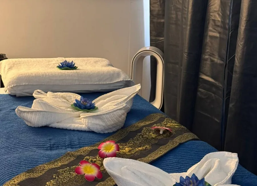 Cabine de massage préparée chez Wangcha Thai massage à Genève